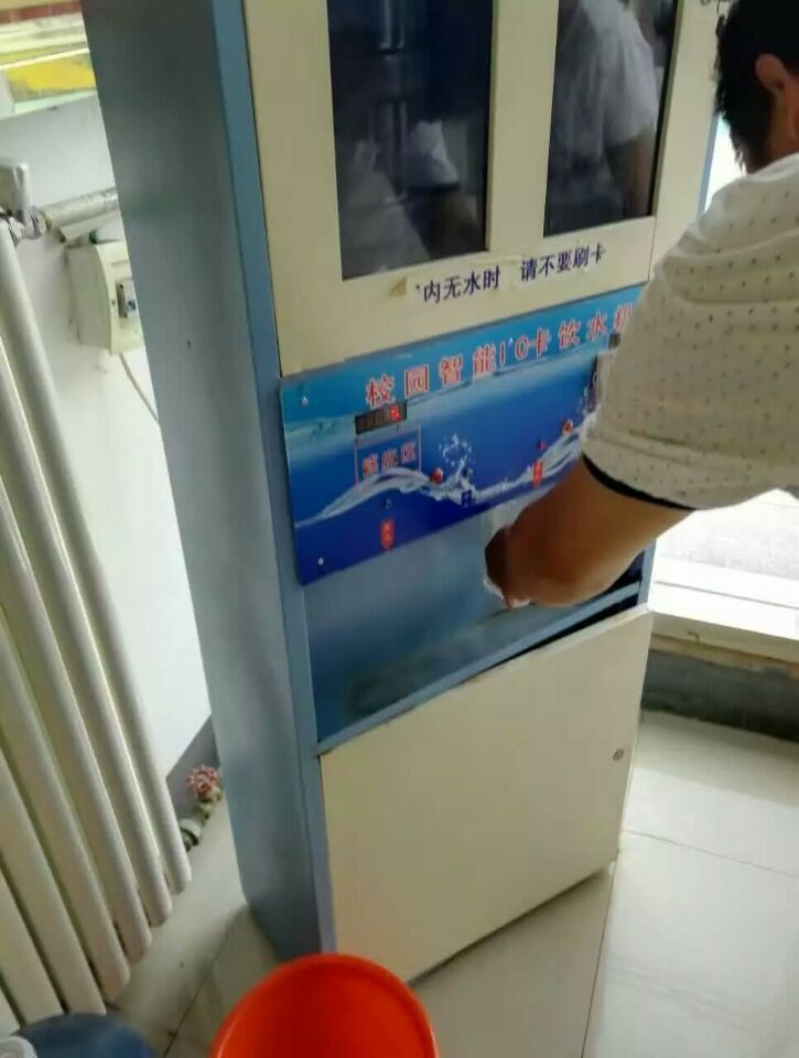 小区自动售水机(刷卡式自动售水机卖水机)刷卡器